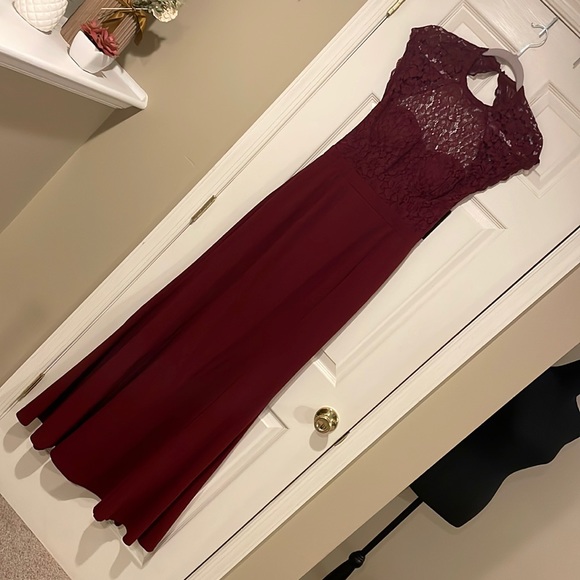 Lulu’s Burgundy Open Back, Cap Sleeve Gown - Picture 1 of 11